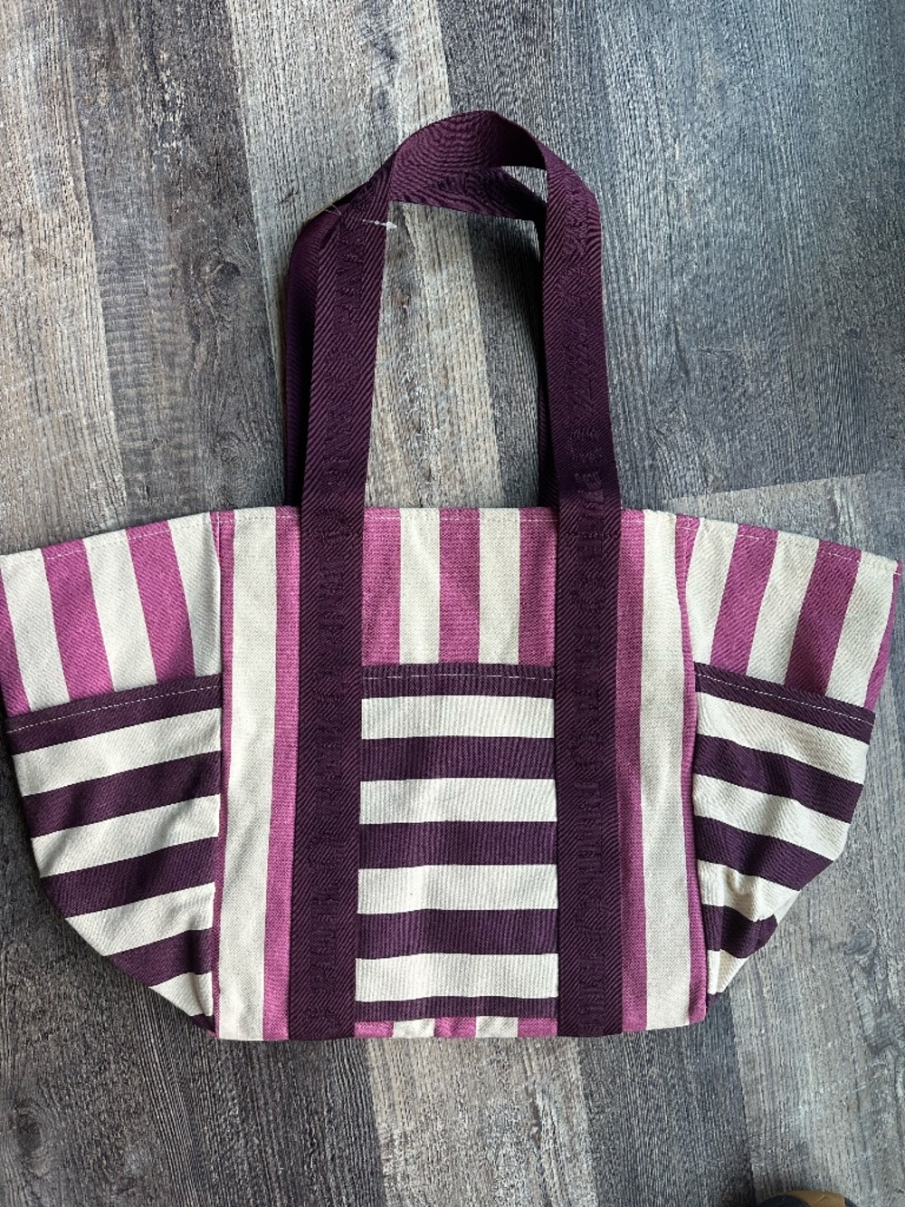 🔥 PINK Purple & white striped beach tote - Picture 2 of 2